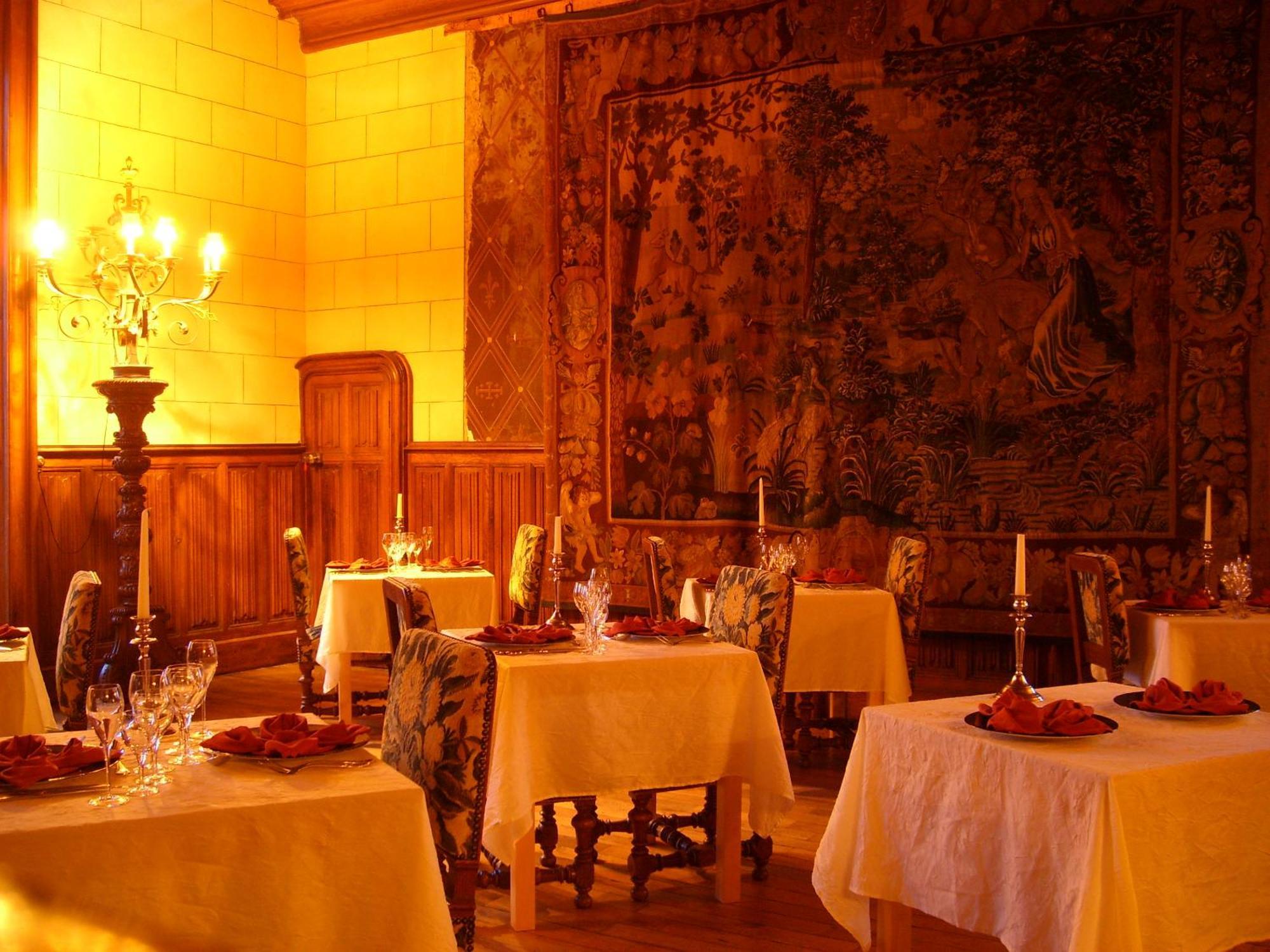 Chateau De Busset Екстериор снимка