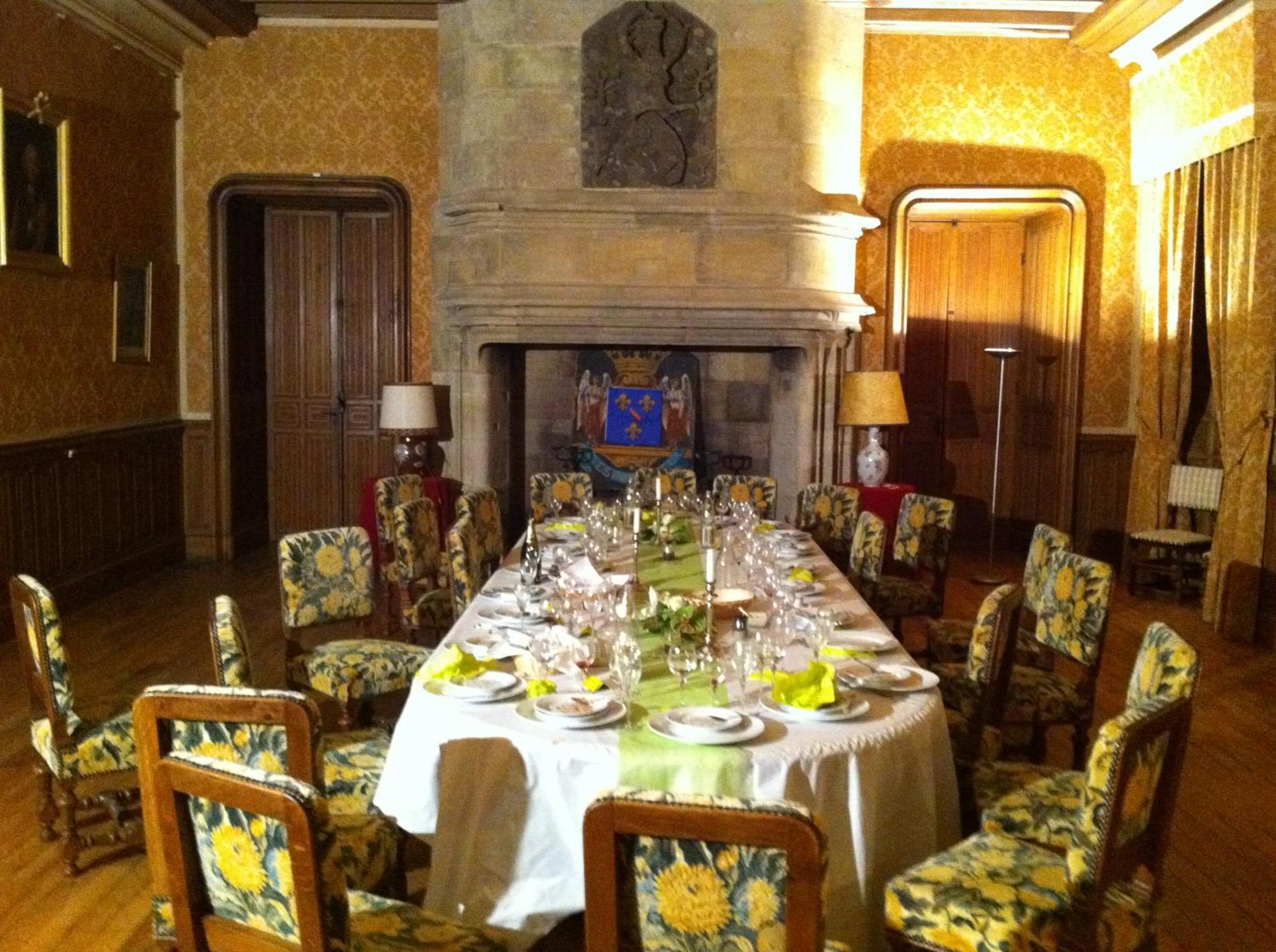 Chateau De Busset Екстериор снимка