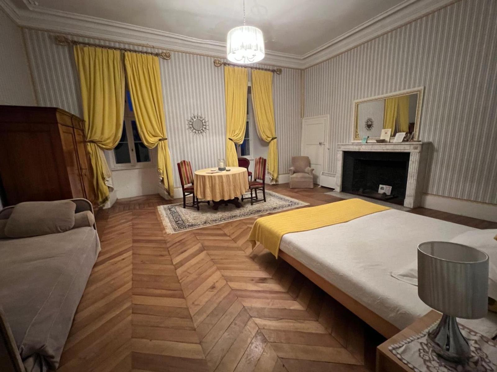 Chateau De Busset Екстериор снимка